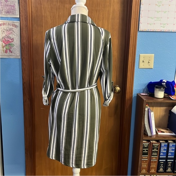 XL Green and white fleece button down dress, belted, 3/4 sleeve, extremely warm - Picture 5 of 6